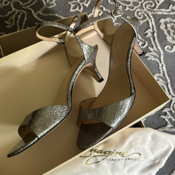 Beautiful kitten heel platinum colored sandals for dressy occasion. Only worn 2X - Picture 2 of 8